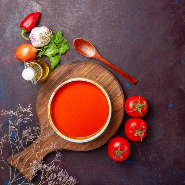 Letné osvieženie: Paradajková polievka s kokosom a chilli