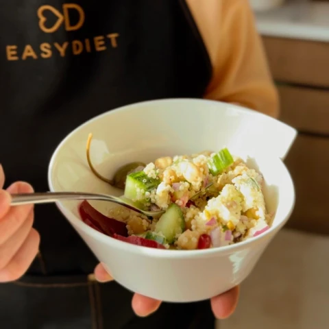 Quinoa, a szuperélelmiszer: EGYSZERŰ recept csicseriborsós és fetás salátához