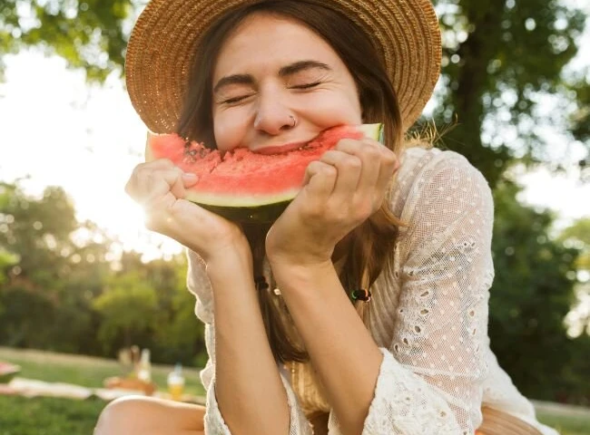 Tipy ako ušetriť kalórie a nepribrať počas leta