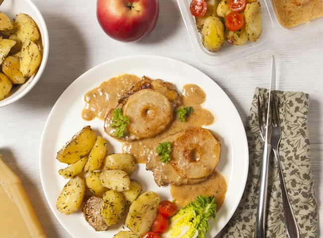 Bravčové karé na smotane s jablkami