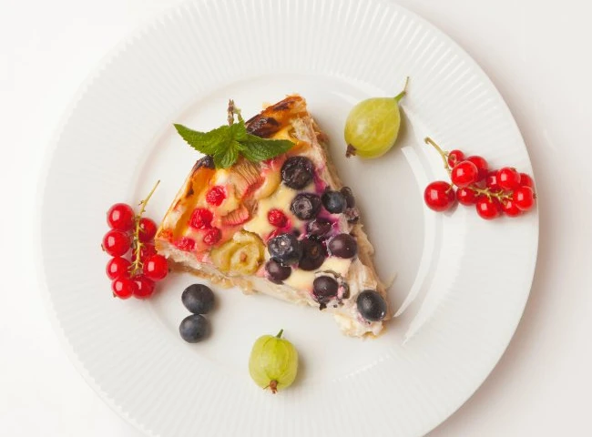 Käsekuchen mit saisonalem Obst