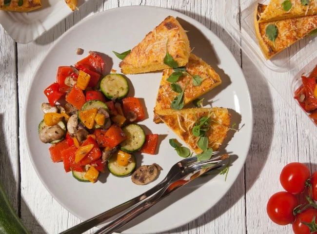 Zapekaná polenta s opekanou zeleninou